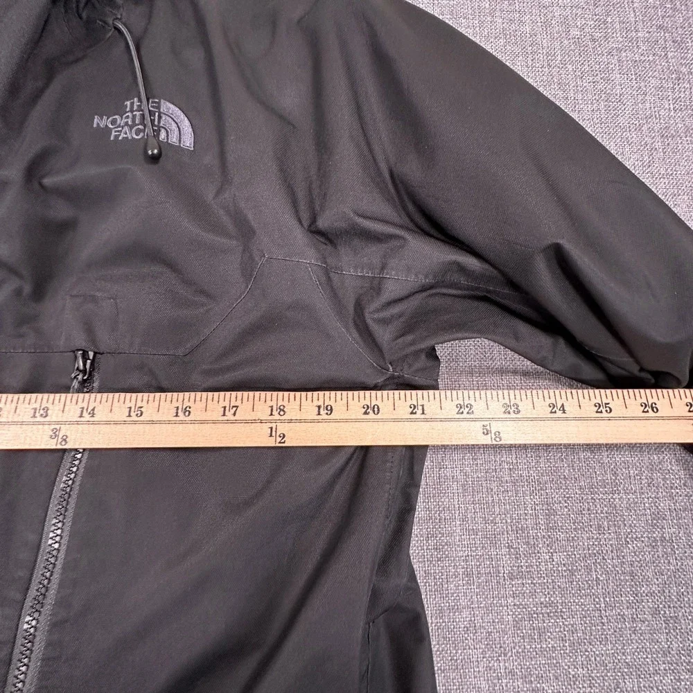 The North Face Chakal Insulated Jacket Mens Small DryVent Waterproof Zip Venting